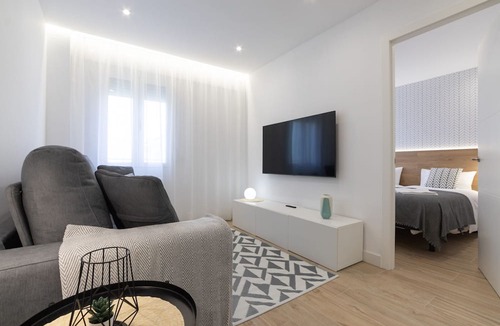 Logrono Apartment | Central Apartment in Logroño: 5-Min Walk to Calle Laurel & Gran Vía, Next to City Hall