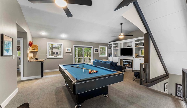 PBJ Chalet – Modern Pocono Stay w/Game Room, EV Charger & Fireplaces in Pocono Lake