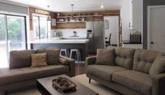 Lake Access Nearby! Heated Pool Seasonally;Guest House available-additional fee. in Heber Springs