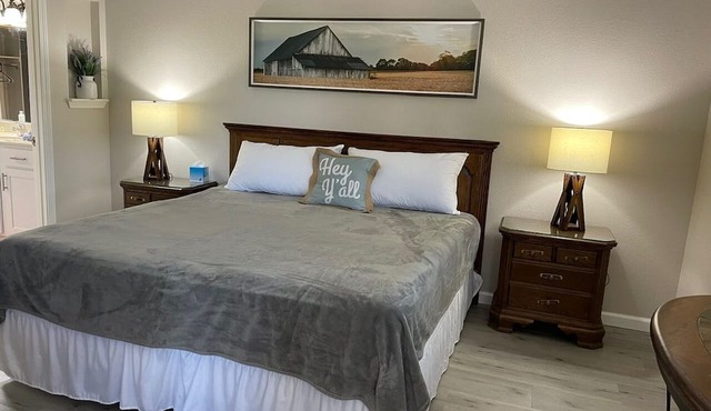 Newly Updated, 2 King Beds, Pools, Hot Tub & Golf Course Views! Feels like home! in Branson