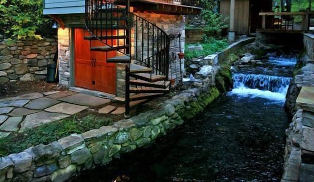 Storybook Stone Cottage, Short Walk to Resort, Hot Tub, Fireplace in Sundance