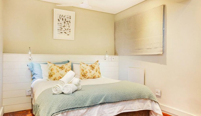 Backup Powered Stunning Panoramic Ocean View Apartment on the Promenade in Cape Town