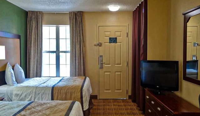 2 Full Beds | Mobil Access Tub Nsmk Kitchen in Huntsville AL
