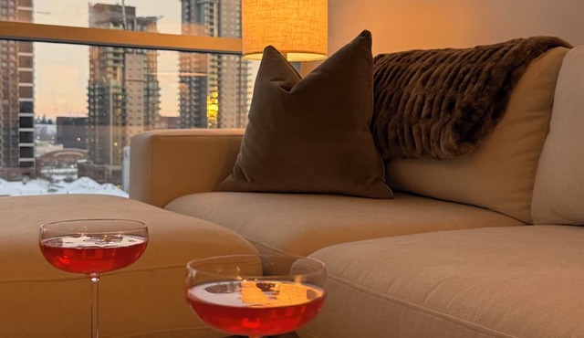 Country Meets City! Modern 1BR Downtown Condo in Calgary