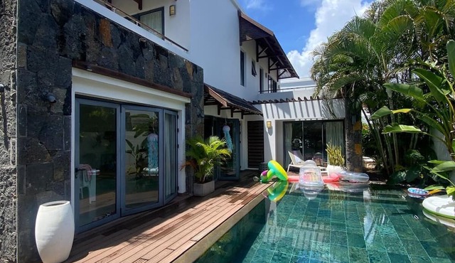Elegant villa with a pool Beach: 2-minute walk Golf: 3 min Mont-Choisy